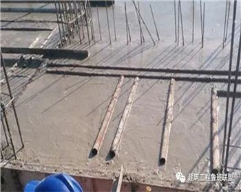 地面壓槽的兩種做法，現場對比！