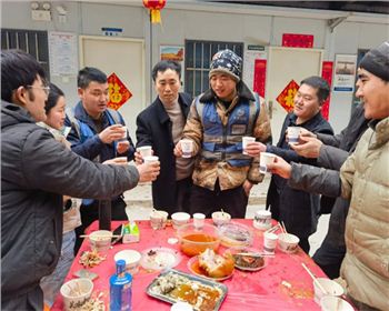 【臻誠快訊】項目不停工，工地上的暖心年夜飯